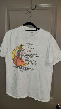 Miller High Life Beer Woman on the Moon Miller Brewing T-Shirt Size M